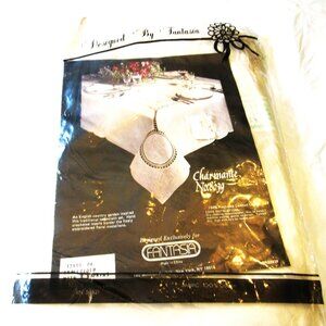 Fantasia 72 x 90 Table Cover and 8 Napkins.  New.